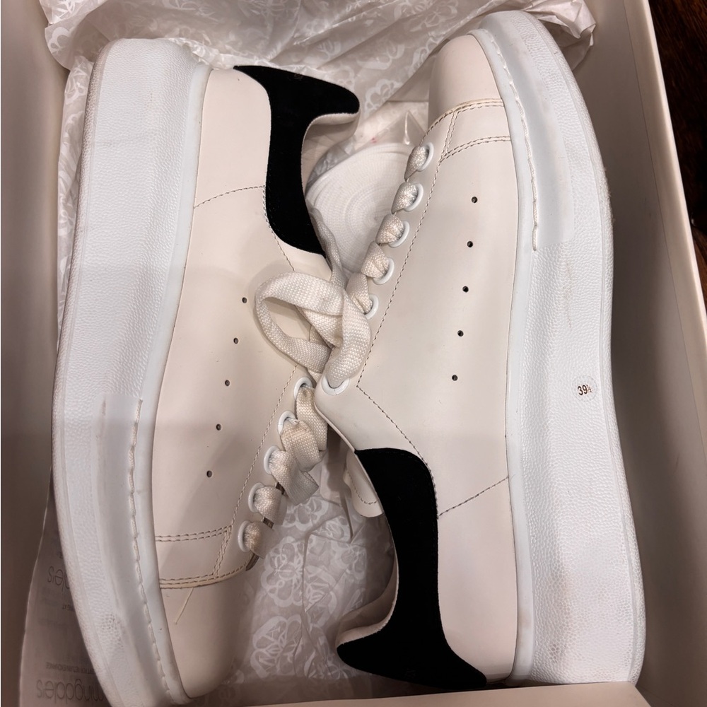 Alexander McQueen White Sneakers with Textured Fabric and Low-Top Design